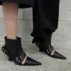 Ботинки заостренные пальцы в полой отрезании клинья странные каблуки поясные детали детализации лодыжки сандалии девочка модные предметы на летних туфлях 230810