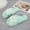 Slippers winter vrouwen huis slippers faux bont mode warme schoenen vrouw slip op flats vrouwelijke glijbanen zwart roze gezellige huis harige slippers j230810