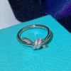 Marka Charm Gu Ailings Aynı Knot Ring Womens S925 STERLING Gümüş Niş Tasarım Basit Işık Lüks Elmas Kakma