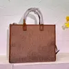 حقائب اليد حقائب اليد تسوق كبير السعة كبيرة التطريز أكياس Crossbody أكياس حمل ليدي حقيبة اليد أزياء الأحرف المعدنية أشرطة قابلة للإزالة