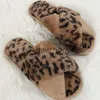 Slippers winter dames huis slippers sexy luipaard print faux bont mode warme schoenen vrouw slip op flats vrouwelijke slides home harige slippers j230810