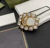 有名なデザイナーゴールドメッキブランドS Desinger Brooch Women Crystal Rhinestone Letter Brooches Suit Pin Jewelry Clothing Decoration High