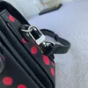 Kvinna designer crossbody väska klassisk klaffväska tygväska yayoi kusama läder handväska pochette 3D målade prickar