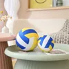 Doldurulmuş Peluş Hayvanlar 1 adet simülasyon voleybol topu peluş oyuncak sevimli basketbol futbol bebeği çocuklar için erkekler eşlik eden yumuşak oyuncaklar doğum günü hediyesi