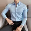 メンズカジュアルシャツブリティッシュスタイル高品質のドレスシャツ2023長袖ソリッドカラービジネススリムフィッティングソーシャル