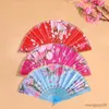 Produtos de estilo chinês Ventiladores de seda florais vintage Estilo chinês Ventilador dobrável de mão de plástico Ventilador de dança de renda artesanal Decoração de festa de casamento Favor de casa