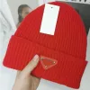 Gorros de luxo designer de inverno feijão e mulheres design de moda malha chapéus cair lã tampa letra jacquard unissex skull chull chull winterrenie masculino malha de lã de lã