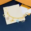 Boetiek Hoge Kwaliteit Sleutelhanger Letter Ingelegd Diamant Emaille Designer Topklasse Autosleutelhanger Damesketting Sieraden Sleutelhanger Merk Tashanger Luxe Cadeau