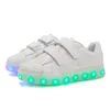 Sneakers Jawaykids USB Chaussures pour enfants LED rechargeables avec des filles de garçons légers Men de chaussures Light Up LED Chaussures brillantes 230811