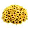 Fiori decorativi 50pcs teste di girasole artificiale Tessuto per decorazioni per matrimoni mazzi artigianali per bouquet fai -da -te