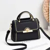 Borse da sera 2023 Versione coreana Stucchetto per spalle da donna ricamato alla moda piccolo messenger Crossbody semplice e versatile Q527