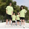 Tenues assorties pour la famille Mode Tenues assorties pour la famille T-shirts T-shirt en coton Enfants Mère Fille Vêtements Été Papa Maman Hauts Tenues parents-enfants