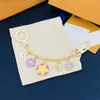 Boetiek Hoge Kwaliteit Sleutelhanger Letter Ingelegd Diamant Emaille Designer Topklasse Autosleutelhanger Damesketting Sieraden Sleutelhanger Merk Tashanger Luxe Cadeau