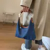 ショルダーバッグ2023新しい大容量のトートバッグ香港スタイルアンダーアームバッグファッショントレンドWomenStylishDesignerbagのための1つのショルダーハンドヘルドバッグ