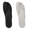 Fashion Tabi Flip Flops Slipper Casual Shoe Letni basen maisony luksus designerki mokradła 2024NEW Flat Beach Sandał Mężczyzn Margiela Slajd Slajdów na zewnątrz Flip Flop