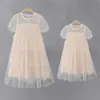 Roupas combinando para a família, malha, mãe e filha, vestidos combinando, mãe, bebê, mulheres, meninas, vestido, roupas de manga curta, mamãe e eu, família