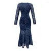 Sukienki codzienne 2023 Spring elegancka celebrytka niebieska damska siatka z długim rękawem Diamond Button Folds Trąbe szaty