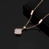 Colliers pendants Japonais et coréenne Fashion Rose Gol Titanium Steel Lock Chaîne d'os avec collier de trèfle double