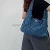 Axelväskor 2023 Ny mode denim canvas kvinnors väska personlig gata tassel stor kapacitet casual tygväska axel bagstylishdesignerbags