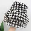 Breite Krempelnhüte Bucket Hats Retro Classic Houndstooth Muster Fisherman Hut Herbst und Winter Dicke warme Big Hut Mode Eimer Hut Frauen