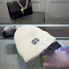 Outono feminino e inverno moda designer gorro chapéu casais mesmo gorro férias viagens esportes carta bordado em preto e branco casquette