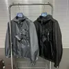 Frühling neueste Designerjacke - hochwertiges winddichtes Material Chinesische Größe Jacken Mode -Taschennähte Design mit Kapuzenzipper244z