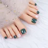 Faux ongles paillettes réglant la presse verte sur les ongles ongles naturels inccidentaux usure simple pour les femmes et le salon des filles