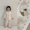 家族を一致する衣装の家族を一致させる服をマッチするかわいい梨のプリント幼児ロンパーズ家族の外観