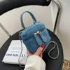 Cross Body Mini Lingge Mała Mała torba dla kobiet 2023 Nowy modny i mody dżinsowy pojedyncze torba na ramię Małe wodę wiadra Crossbody BagstylishDesignerbags