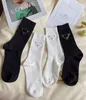 Projektantka Socks Unisex Europe Metal Triangle Label Men Socks Designer Sock Cotton Sports Casual Girls Sexy Fashion Stocking 6zr6