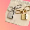 Créateur de charme de charme clé Clé Muckle Gold Silver Letter Key Chain Chain de clés fait à la main les clés de clés pour hommes sacs pour femmes