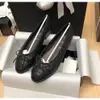 Tasarımcı Elbise Ayakkabı İlkbahar ve Sonbahar Gerçek Cowhide Mektubu Yay Bale Dans Ayakkabı Moda Kadınlar Siyah Düz Tekne Ayakkabı Leydi Deri Çürüt