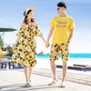 Dopasowanie rodzinnych strojów rodzinnych strojów letnia plażowa mama córka sukienki kwiatowe tata syn pasujący do koszulki z szortami pasujący wakacje para