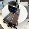 Luxury Designer Scarves Mense Womens Cashmere Tyg Small Bee broderad matchande färg Randig check halsduk 35*180 cm t8p0#