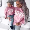 Tenues assorties à la famille Look familial mère fille sweat-shirt d'amour à manches longues tenues assorties à la famille maman moi vacances haut décontracté T-shirt