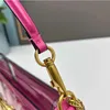 Bolsas de ombro de designer com corrente para mulheres Loco Bolsa Rosa Clear Metal V Crossbody Clutch Bag 27cm Bolsa Classi Valentine Diamond Totes 231202