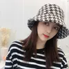 Breite Krempelnhüte Bucket Hats Retro Classic Houndstooth Muster Fisherman Hut Herbst und Winter Dicke warme Big Hut Mode Eimer Hut Frauen