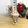 装飾的なオブジェクトの置物diy ballerinaミュージックボックスメカニズム3つの回転磁石の誕生日記念日のギフトchritmas230810