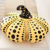 Fyllda plyschdjur Creative Pumpkin Plush Toy Photography Pest Dekor fylld grönsaksformad 20/30/40/50 cm R230811