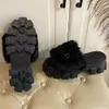 Sandali мягкие imbottita кроличьи волосы сандалий Sandals Slippers Tomaia con Triangolo в Metallo Smaltato Женский дизайнерский дизайнерский дизайнерский дизайнерский сандал -зимний кроссовки Sandals 35 42