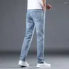 メンズジーンズ2023春夏スリム薄いレトロライトブルーコットンストレッチデニムパンツ男性ファッションカジュアルブランドズボン