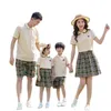 家族を一致する衣装の家族マッチ服の夏のお母さんのTシャツドレスパパ息子Tシャツショーツホリデーカップルマッチ服