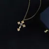 Подвесные ожерелья французский стиль золотистого титанового стального подвеска с каменным инкрустацией для прохладного и элегантного ожерелья темперамента воротника для женщин J23 J23