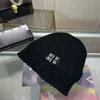 Outono feminino e inverno moda designer gorro chapéu casais mesmo gorro férias viagens esportes carta bordado em preto e branco casquette