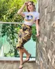 Stampa d'oro vintage Doppi abiti da due pezzi Women Casual Slim T-shirt e Skirt Set da 2 pezzi abiti gratuiti