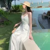 Casual Dresses Summer Vintage Satin Sexig Super Fairy White Halter Dress Seaside Semesterstil Backless Beach Long Kvinna