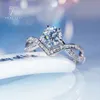 Anneaux de mariage Fentteci 925 STERLING Silver Platinum Plated Luxury 1ct D Color Ring pour les femmes Cross Vshaped Twist Arm 230811