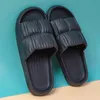 Slippers Summer plage épaisse plate-forme épaisse pantoufle femmes coréen eva pour tongs domestiques dames fashion sandales nuageuses à semelle douce 230811