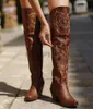 Botas de cowboy para mulheres moda botas marrom joelho salto alto bordado sexy quente inverno zip femme sapatos artesanais Tamanho 43 230811