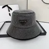 Defingers Devinged Triangle Bucket Hats Luxurys Wide Brim Hats الرجال نساء خطاب ترصيع بلورات Sunhats اتجاه الموضة في السفر إكسسوارات قبعة الصياد